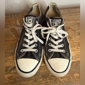 Converse Black Low Top Lace Up Sneakers Women 9/ Men 7